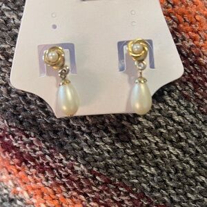 Elegant Gold and Pearl Drop Earrings